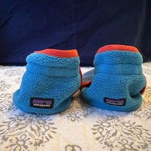 12-24 month Patagonia Synchilla fleece booties